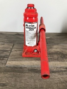 lot 280 image: 4 Ton Hydraulic Jack