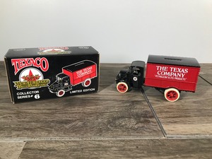 lot 287 image: 1989 ERTL 1925 Mack Bulldog Lubricant Truck - Texaco - 125 scale die cast coin bank #2869