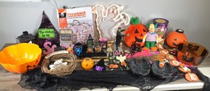 lot 308 image: Lot of Halloween Items