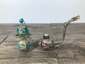 lot 333 image: Vintage Chinese Decor Pipe Dragon lion Amber and Silver Tones - Vintage Chinese Possibly Jade Serpentine Dragons Snuff Bottle Silver Tone