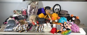 lot 337 image: Lot of Halloween Items