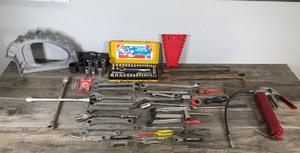 lot 343 image: Lot of Automotive Tools & More