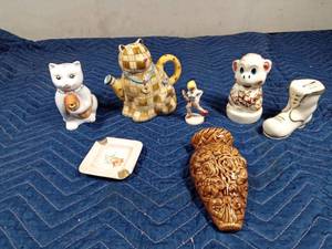 lot 97 image: Flat of ceramics-2 teapots, Czechoslovakia ashtray, 2banks and more