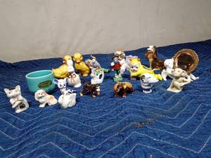 lot 78 image: Box of figurines