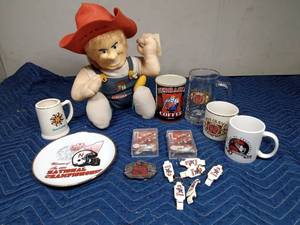 lot 81 image: Collectables of Nebraska Cornhuskers-See details