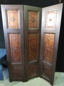lot 63 image: Heavy duty woodcopper Room divider