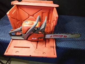 lot 64 image: Oregon 16 chainsaw with case and extra chain