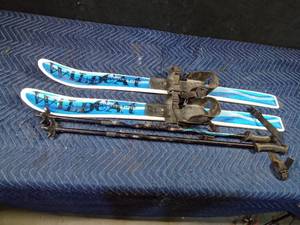 lot 58 image: Childs skis and poles