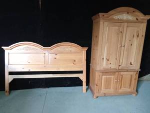 lot 3 image: solid oak cabinet and matching headboard