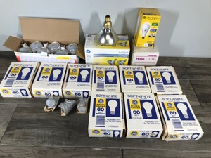 lot 366 image: Lot of Light Bulbs
