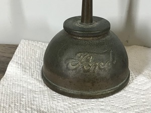 lot 371 image: 2 - Vintage Thumb Press Oil Cans - Ford & Eagle