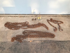 lot 392 image: 3 - Logging Chains - 2 Extra Hooks & 2 - 38 Hammerloks