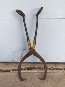 lot 398 image: Vintage Ice Fishing Tongs