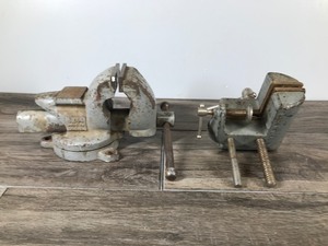 lot 416 image: 2 - Vintage Vises - Dunlap #5244  Stanley No. 700