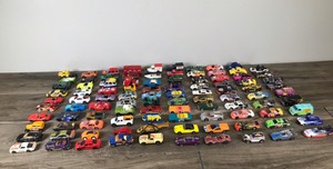 lot 436 image: Lot of Die Cast Hot Wheels  Matchbox Cars & More