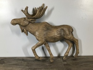 lot 439 image: Wall Hanging Moose Decor
