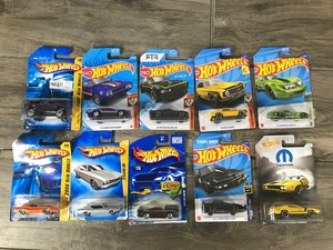 lot 449 image: Lot of 10 Hot Wheels Die Cast Cars in Original Packages
