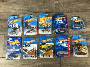 lot 451 image: Lot of 10 Hot Wheels Die Cast Cars in Original Packages