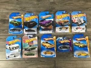 lot 452 image: Lot of 10 Hot Wheels Die Cast Cars in Original Packages