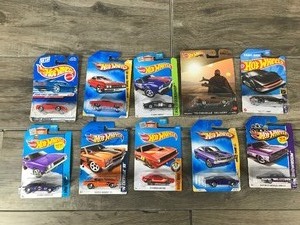 lot 454 image: Lot of 10 Hot Wheels Die Cast Cars in Original Packages