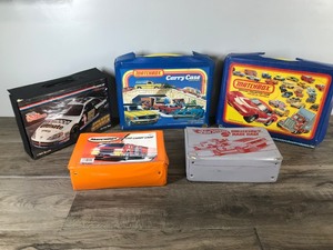 lot 552 image: 5 - Hot Wheels  Matchbox & Racing Champions Die Cast Car Carrying Cases