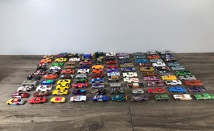 lot 555 image: Lot of Matchbox  Hot Wheels Die Cast Cars & More