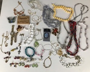 lot 564 image: Lot of Jewelry, watches and more