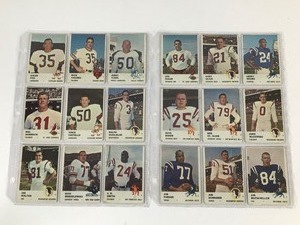 lot 661 image: Lot of 18 Fleer 1961 Football Cards