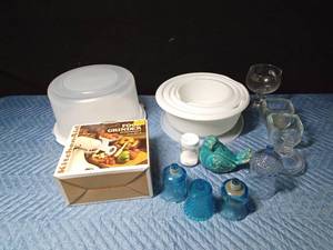 lot 609 image: Food grinder attachment, bowls, cake container and more