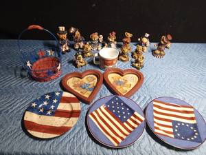 lot 545 image: 1999 Campbell soup mug, resin bears, basket, bear pictures, collective plates