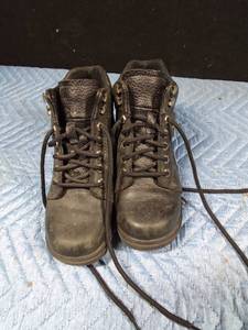 lot 532 image: A pair of Eddie Moran leather boots