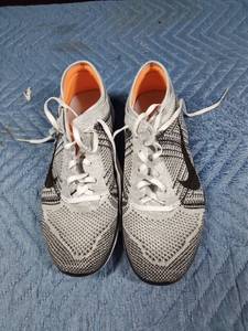 lot 536 image: Nikke tennis shoes - like new