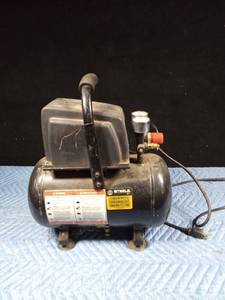 lot 531 image: Steele 3 gal. air compressor