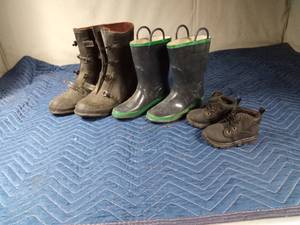 lot 525 image: Rain boots and a pair of childs shoes