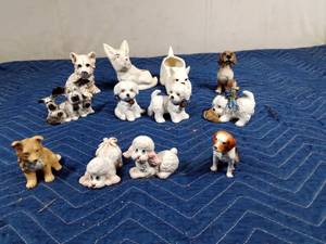 lot 516 image: Flat of dog figurines and planters