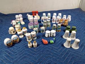 lot 513 image: Flat of S&P shakers