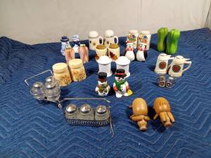 lot 508 image: Flat of salt and pepper shakers