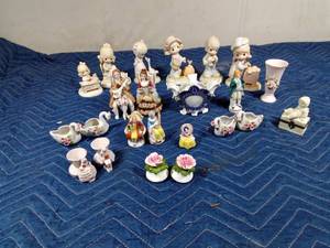 lot 498 image: Occupied Japan figurine and other figurines, Precious Moments, Snow Baby trinket box and more
