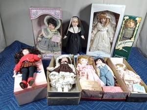 lot 491 image: Lot of 9 porcelain dolls