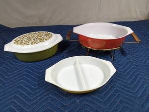 lot 483 image: 2 Pyrex casseroles and 1 relish dish