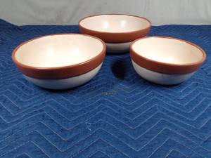 lot 486 image: Heavy handmade pottery bowls