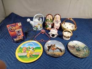 lot 475 image: Box of collectables-See details