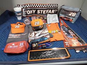 lot 460 image: Nascar Tony Stuart racing collectables and more