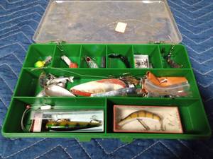 lot 463 image: Tackle box of tackle