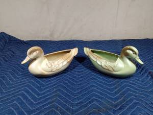 lot 113 image: Frankoma duck planters