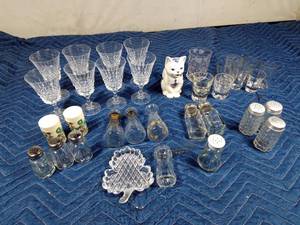 lot 114 image: Vintage 90s crystal wine glasses, shot glasses, S & P shakers and more