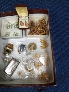 lot 106 image: Box of jewelry - Trifari, Giovanni, Napier, Art Deco and more