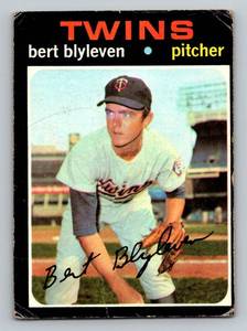 lot 69 image: Bert Blyleven RC 1971 Topps #26 Vintage Rookie Minnesota Twins Baseball Card