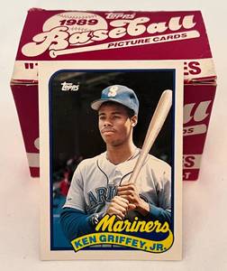 lot 150 image: 1989 Topps Traded Baseball Set - Ken Griffy Jr. RC