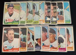lot 83A image: 1965 Topps 17 Card Vintage Baseball Lot